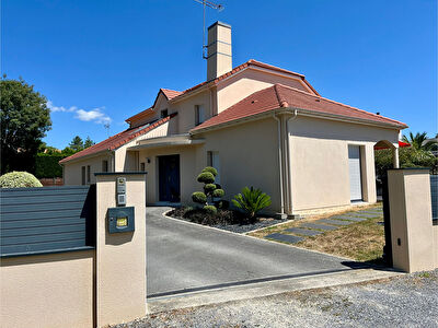 Maison contemporaine quartier calme et recherché – prestations soignées