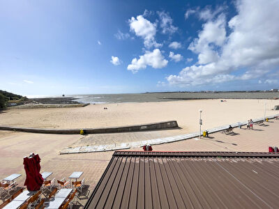 Appartement 2 pièces avec terrasse et vue mer – à deux pas de la plage
