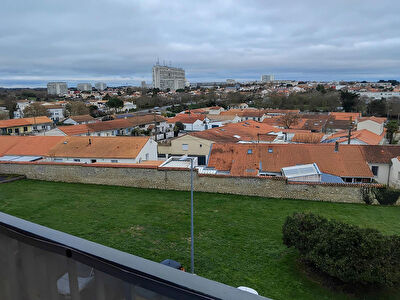 Grand T2 avec balcon, cave et stationnement – Laleu