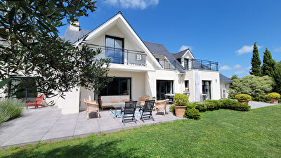 LA BAULE – Superbe maison contemporaine avec jardin